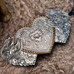 Belt buckle heart trio